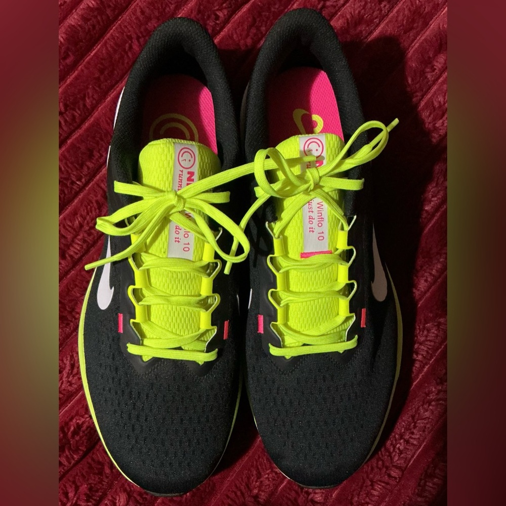 Nike Mens Winflo 10 Black and Neon Yellow Athletic Shoes